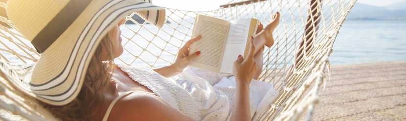 une femme en vacances