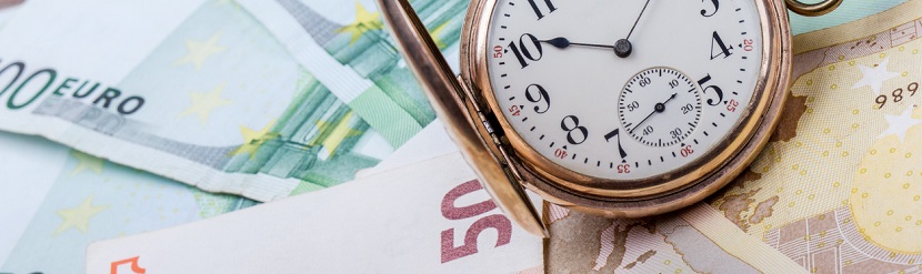 horloge et billets euros 