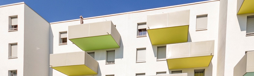 Nouveaux immeubles d’habitation modernes 