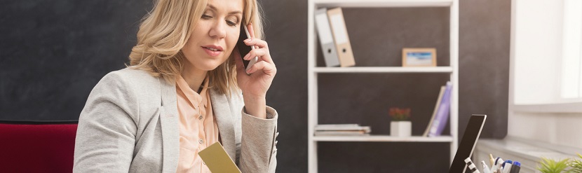 femme d'affaires en plein travail 