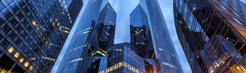 Immeubles de bureaux dans le quartier des affaires de La Défense
