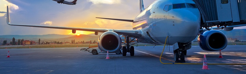 des avions sur tarmac 