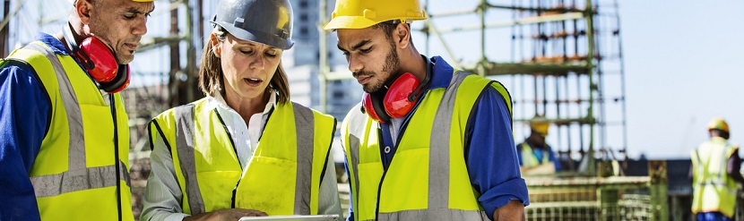 des travailleurs sur un chantier 