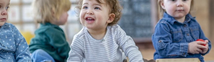 des bébés à la crèche