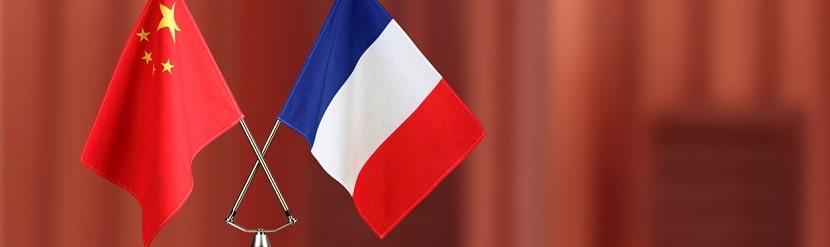 drapeaux chinois et français