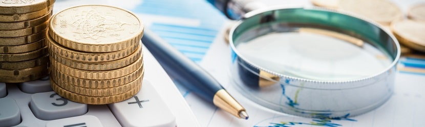 documents et monnaie pour aide financière 