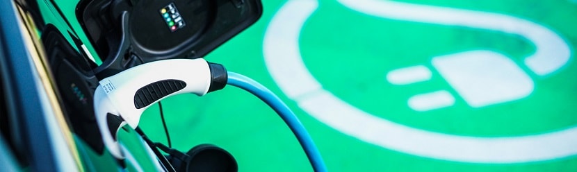 voiture en recharge