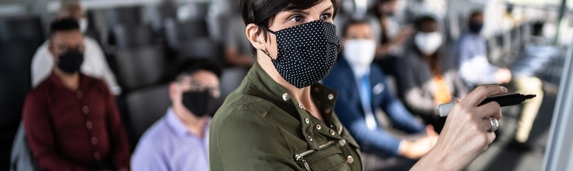 des professionnels en réunion