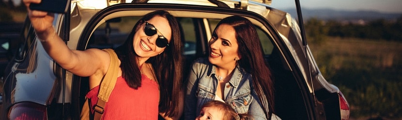 une famille qui a loué une voiture