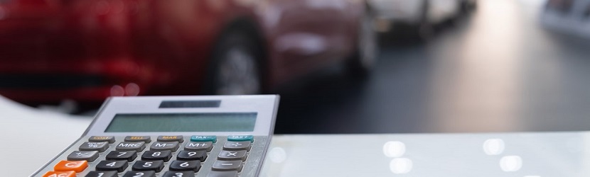 une calculatrice dans un parking 